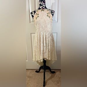 High-low tiered lace dress with floral embroidery